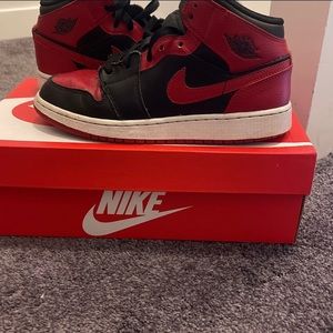 Jordan 1 mid banned